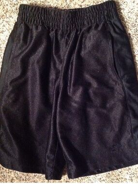 Star Shorts Boys Size Small 6/7 Black